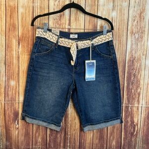Levi’s 515 Women Bermuda Jean Shorts Mid Rise Sapphire Wash Crochet Belt Size 6